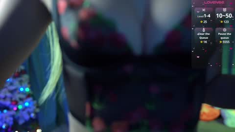 Snapshot of madnessalise chatting on December 21, 2:58 pm Alice online show from December 21, 2:58 pm