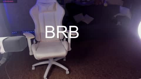 Maevee online show from March 3, 9:55 am