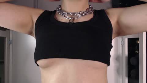 Snapshot of maevemads chatting on January 16, 5:21 am Meaves online show from January 16, 5:21 am