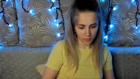Maggie online show from June 12, 2:54 am