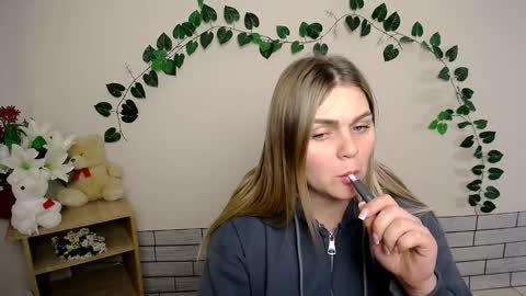 Snapshot of magic_katarina_ chatting on December 24, 10:44 am magic_katarina_ online show from December 24, 10:44 am