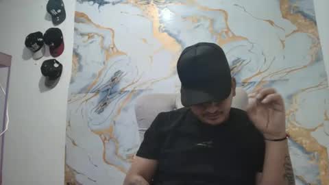 magic_milk23 online show from April 12, 5:44 am