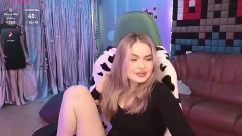 Jessica  Leila online show from February 10, 12:18 pm