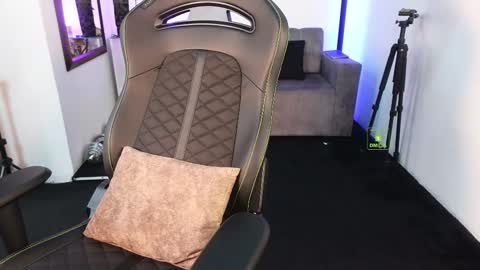 If you want me to use the Lovense please let me know  --    online show from February 8, 6:11 pm