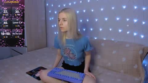 Your kitty online show from April 22, 4:03 pm