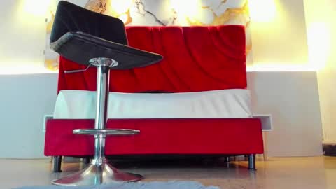 MAISE online show from January 8, 3:18 pm