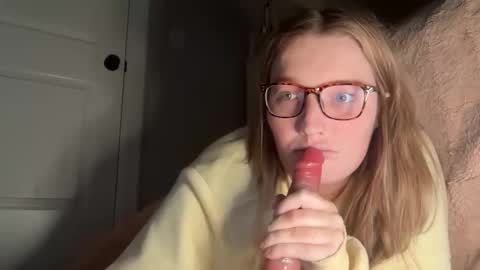 maisystellaxx online show from March 12, 2:26 am