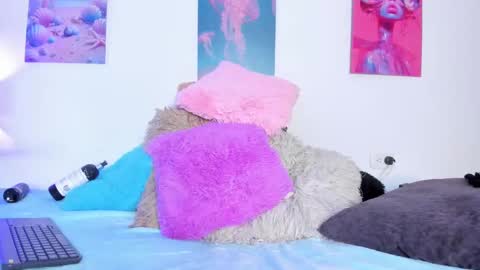 mai  online show from November 15, 8:10 pm