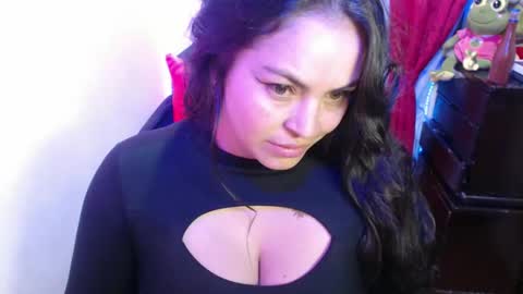 Hello friends Im on another account    online show from February 3, 2:47 am
