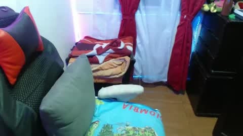 Hello friends Im on another account    online show from February 6, 3:06 am