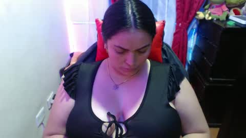 Hello friends Im on another account    online show from February 7, 8:11 am