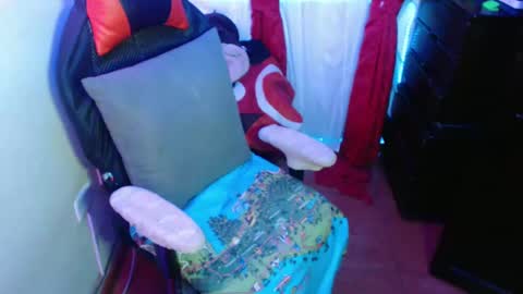 Hello friends Im on another account    online show from February 9, 6:54 am