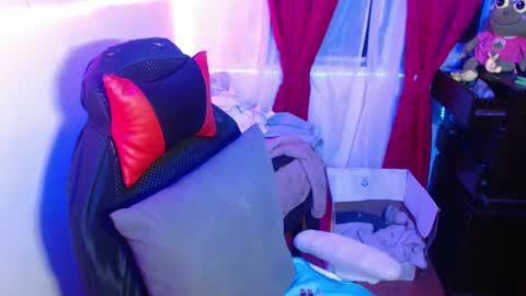 Hello friends Im on another account    online show from January 29, 1:58 am