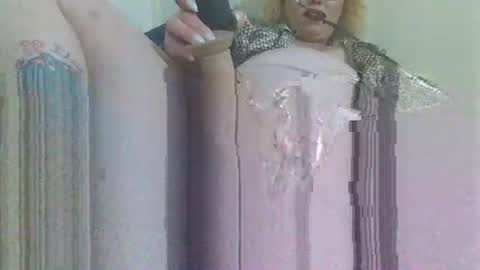 Snapshot of make_me_cum_69x chatting on October 29, 9:37 pm make_me_cum_69x online show from October 29, 9:37 pm