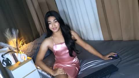 maliacollins online show from July 28, 12:48 pm