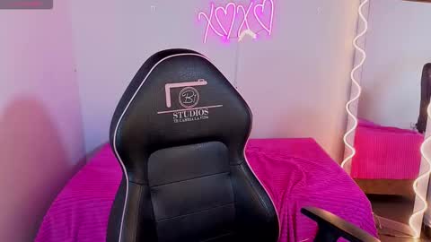 Malory  online show from November 24, 7:23 pm