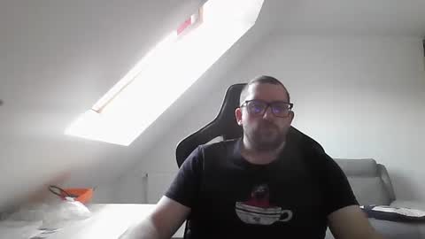 breton online show from December 9, 10:22 am