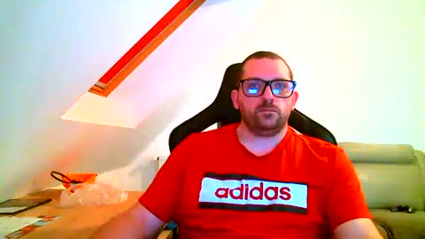 breton online show from December 1, 8:11 pm