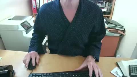 manbitcher online show from April 20, 8:50 am