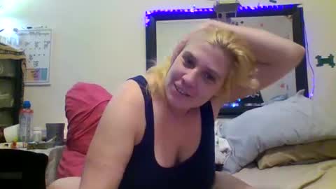 mindy22 online show from February 7, 9:37 am