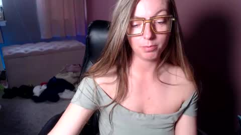 MandyBabyXXX online show from December 18, 8:48 pm