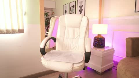 Mandy Collins online show from April 2, 1:51 pm