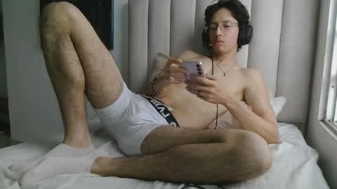 Manuel online show from April 19, 9:17 pm