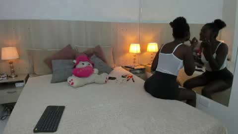Mara Sinclair online show from June 23, 7:20 pm