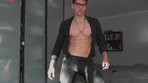 Marcus Diamond  online show from July 15, 3:06 pm