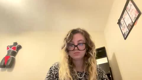 margoheaven online show from December 18, 5:30 pm