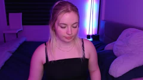 margot_robbie7 online show from December 17, 1:45 am