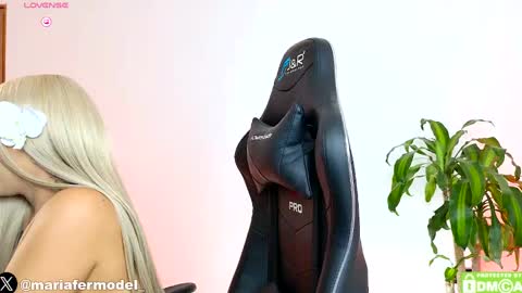 Maria Fer online show from November 18, 7:39 pm