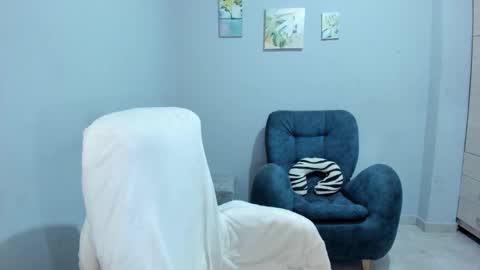 Snapshot of mariana_owen chatting on October 10, 8:24 pm online show from October 10, 8:24 pm