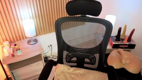 Marian Love  online show from April 4, 2:02 pm