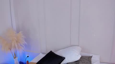 Maria Pettit online show from November 21, 11:52 am