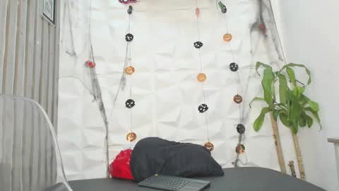 Snapshot of mariemyller chatting on October 22, 10:33 pm Marie online show from October 22, 10:33 pm