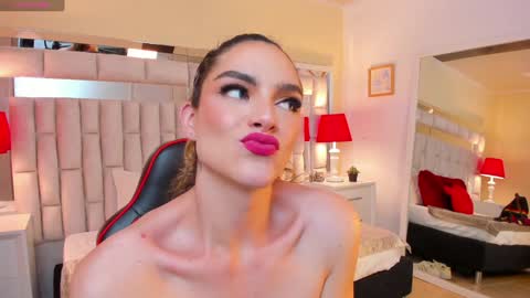 mariiahneedles online show from January 24, 11:56 pm