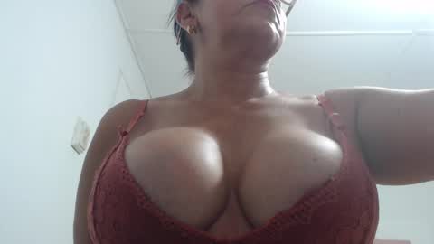 mariska_69 online show from April 11, 8:40 am