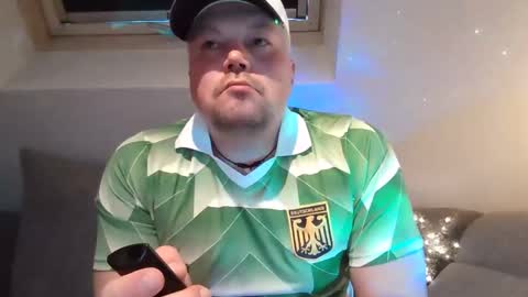 mars0481 online show from December 4, 1:33 pm