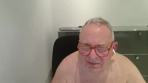 martin_1947 online show from November 3, 11:06 pm