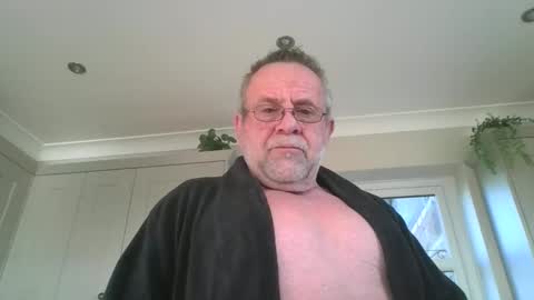 Snapshot of martinrgbxxxx chatting on October 25, 8:46 am martinrgbxxxx online show from October 25, 8:46 am