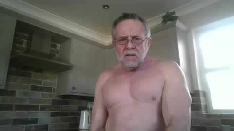 Snapshot of martinrgbxxxx chatting on March 3, 2:28 pm martinrgbxxxx online show from March 3, 2:28 pm