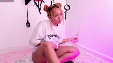 Mary Jane  online show from February 3, 5:56 pm