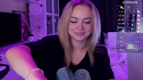 Mary online show from October 5, 9:44 pm