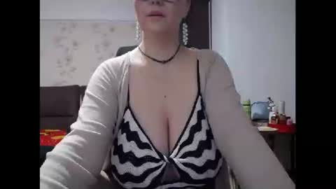 Snapshot of mary_x chatting on February 27, 7:19 am Mary online show from February 27, 7:19 am