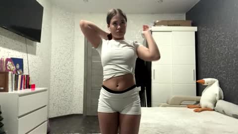 Lola online show from February 23, 6:32 pm