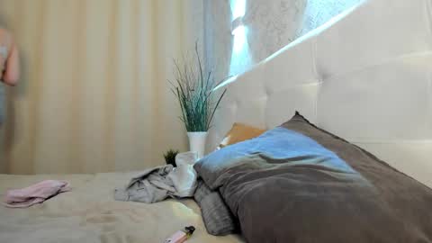 Mary online show from February 5, 9:46 am