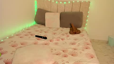 Mary  online show from September 30, 2:00 am