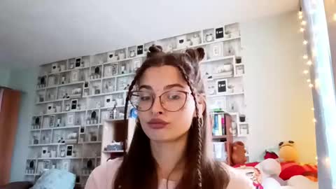 Kelly online show from March 25, 8:32 am