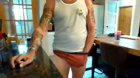 Snapshot of masked_masturbation_couple chatting on October 11, 10:31 am Masked Masturbation Couple online show from October 11, 10:31 am